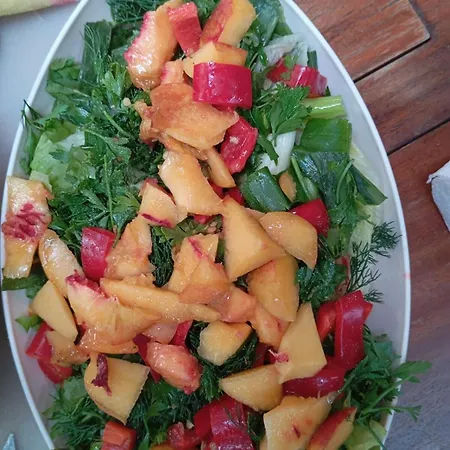 2-cottage Yacht With 2 Showers *