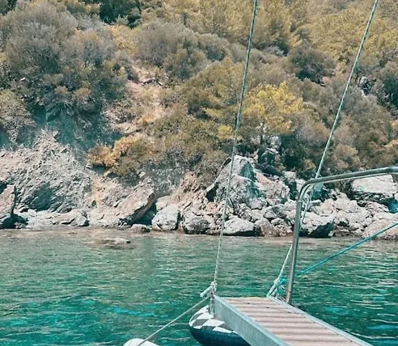 ספינת מלון 2-cottage Yacht With 2 Showers *