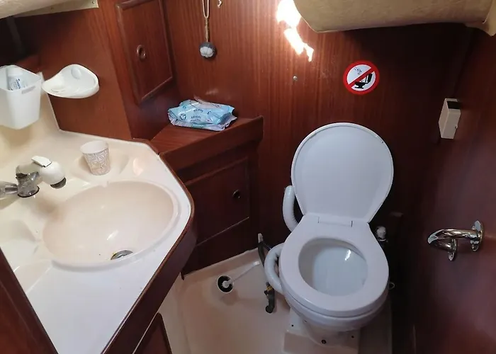 2-cottage Yacht With 2 Showers ספינת מלון