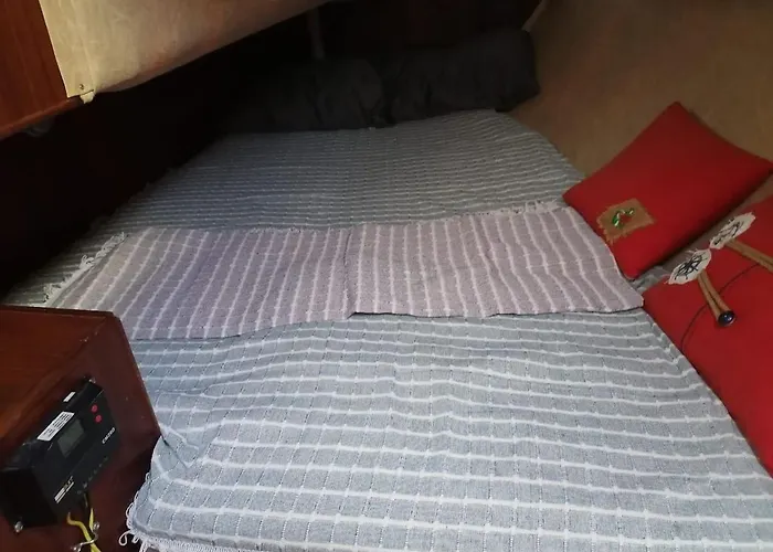 ספינת מלון 2-cottage Yacht With 2 Showers