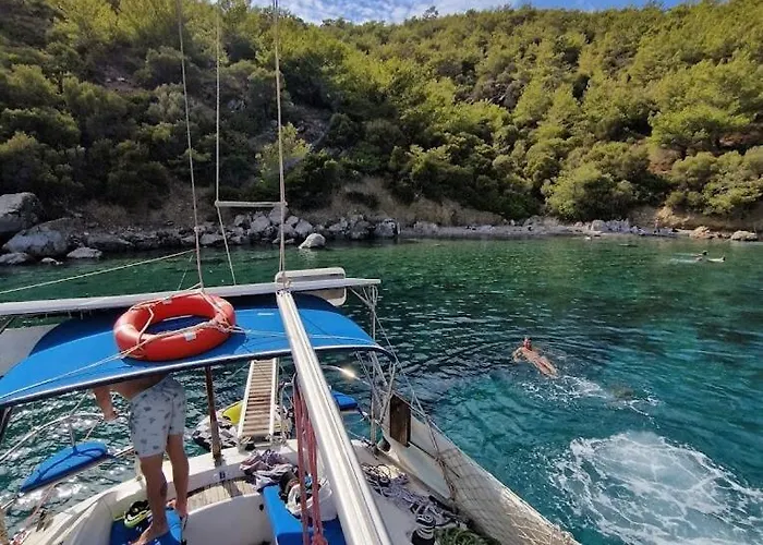 2-cottage Yacht With 2 Showers * דטקה