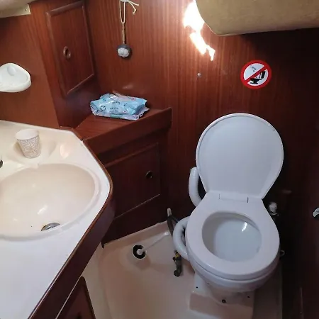 2-cottage Yacht With 2 Showers Båthotell