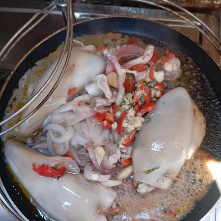 2-cottage Yacht With 2 Showers